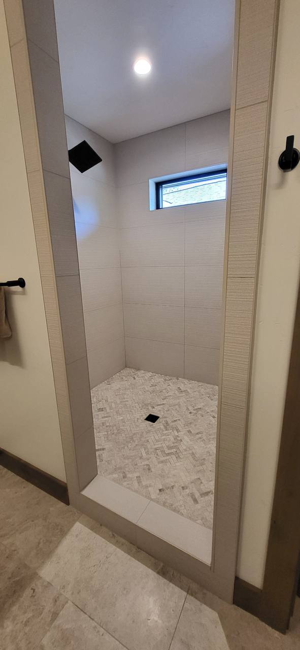 Herringbone shower entry